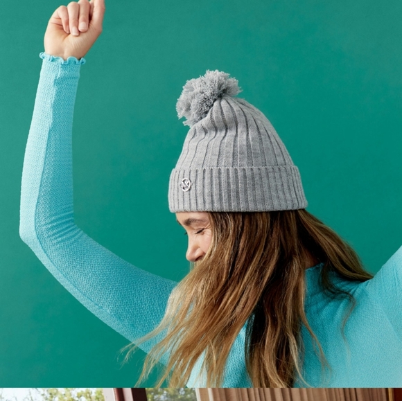 🆕️🌸🌸Michael Kors Grey Pom Beanie🌸🌸 - Picture 2 of 7